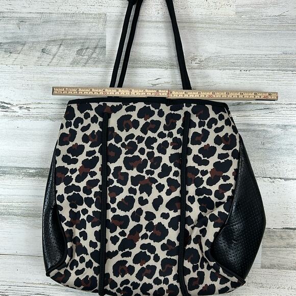 NWT - Neoprene Leopard Print All Purpose Bag - Picture 6 of 8